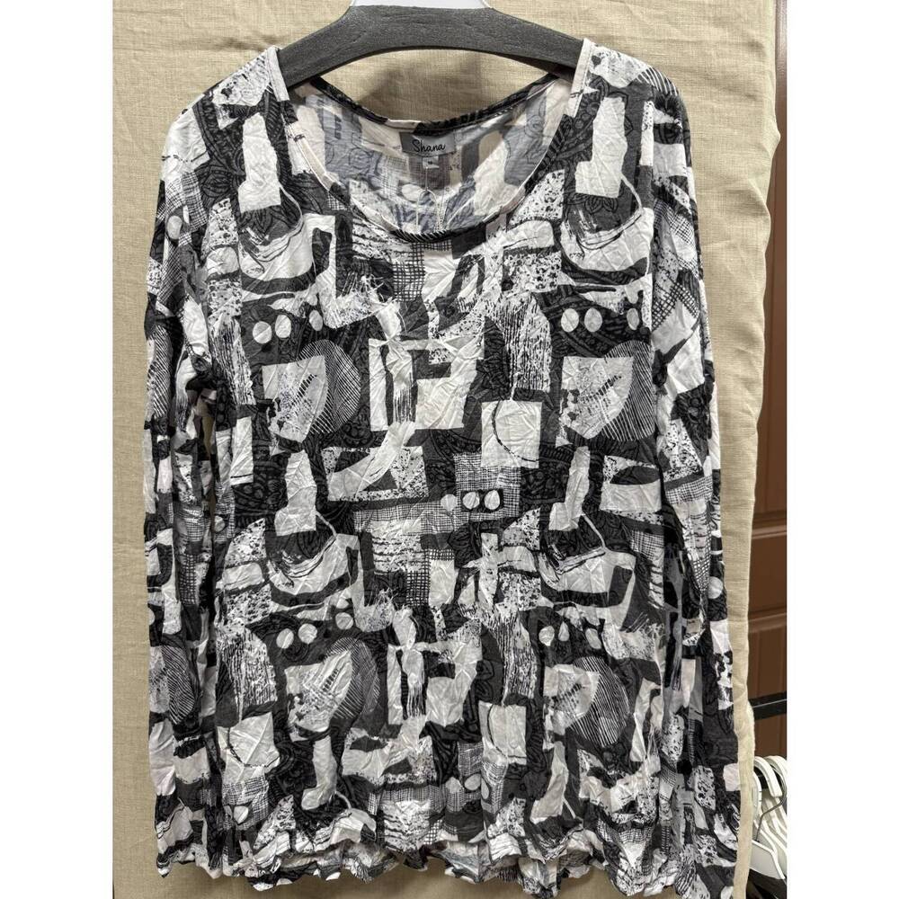 NEW SHANA APPAREL women's crinkle top in black/white